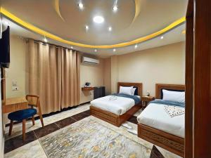 The Pyramids Crypt Inn