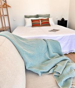 Meco Lodge Deep Blue