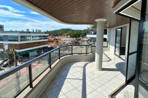 Apartamento com vista mar frente a avenida principal