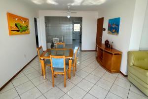 Apartamento com vista mar frente a avenida principal