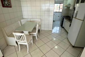 Apartamento com vista mar frente a avenida principal