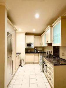 Michelangelo Towers 705- Luxury 1Bed Apartment