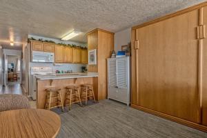 Sea Gypsy Rentals - Oceanfront Suite - Sleeps 6