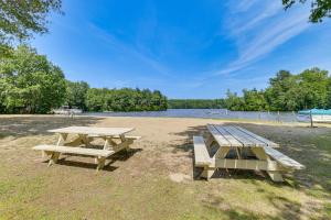 Family Getaway w Lake Access in Lebanon!