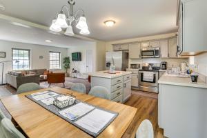 Family Getaway w Lake Access in Lebanon!