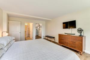 Family Getaway w Lake Access in Lebanon!