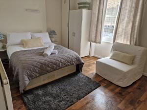 2BR Apartment Earls Court Prime Location