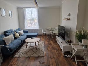 2BR Apartment Earls Court Prime Location