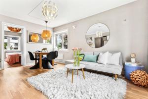 Cozy apartment close to city center with FREE parking and balcony