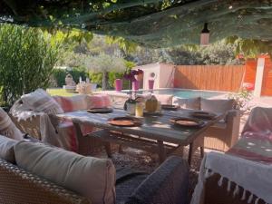 Villas VILLA au calme avec VUE MAGNIFIQUE -entierement climatisee - piscine : photos des chambres