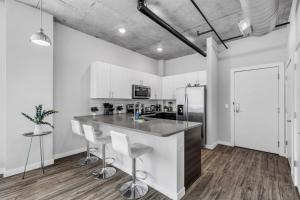 Sun and Culture St Pete 2BR Next to the Action