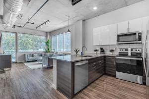 Sun and Culture St Pete 2BR Next to the Action