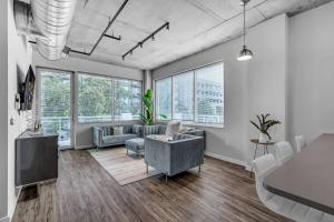 Sun and Culture St Pete 2BR Next to the Action