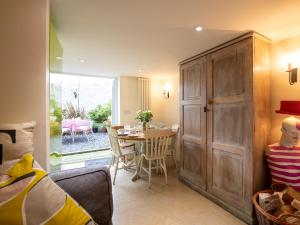 3 Bed in Charmouth DC080