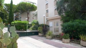 One-Bedroom Apartment room in Appartement le Saint James