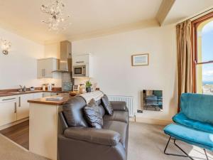 2 Bed in Tenby FB233