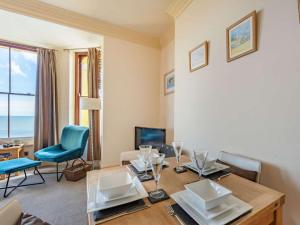 2 Bed in Tenby FB233