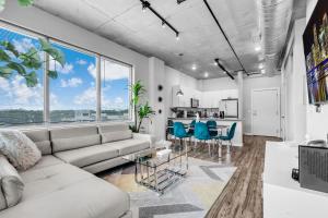 Chic 2BR Getaway Walk to Breweries and Art Walk