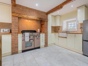 4 Bed in Hackthorpe SZ321