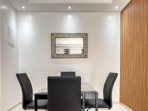 Appartement lumineux avec terrasse XXL, piscine & plage et vue montagne