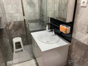 Квартира-студия в центре Лутраки