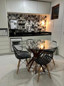 Apto a 100 metros da PRAIA com PISCINA, SAUNA e ESTACIONAMENTO