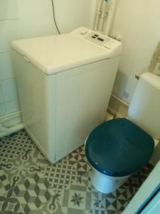 Independent studuo close to Paris