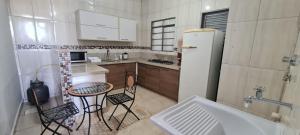 Casa a 1min do Espaço Cultural, com garagem coberta