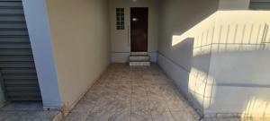 Casa a 1min do Espaço Cultural, com garagem coberta