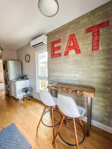 The 4M Favorite House - Stunning & Spotless 2-Bed Apt (#3)