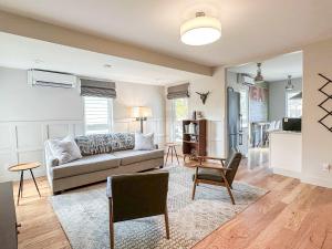 The 4M Favorite House - Stunning & Spotless 2-Bed Apt (#3)