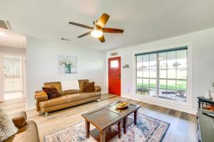 Lake Tawakoni Access and Hot Tub - Wills Point Home!