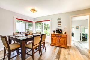 Lake Tawakoni Access and Hot Tub - Wills Point Home!