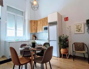 Comfy loft, 6 metro stops from downtown, AC & WiFi