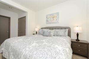 Modern 2BR Near Petco Park & Convention Center