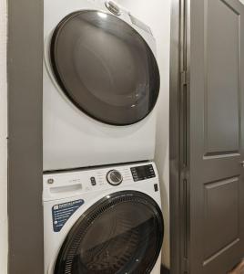 6min to Domain,12min DT Studio with Pool and Free Parking