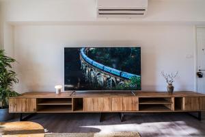 City Centre Modern Boho Stay