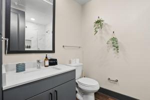 12min DT,6min Domain,Studio with Pool plus Free Parking