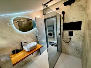 Apartments Mia with pool near Medulin