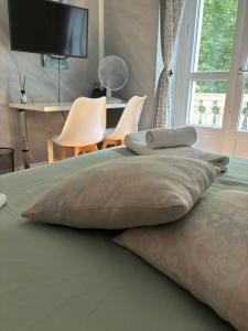 Double Room with Shared Bathroom room in Duca's Guest House