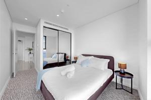 Beach Front 2BR Meriton Sunrise & Ocean Views