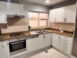 موج البحر ابراج الشاطئ مدينه الملك عبدالله الاقتصاديه عوائل فقط