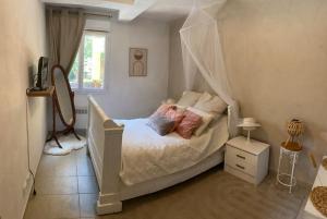 Appartements La Cigale- Rez de villa avec piscine : photos des chambres