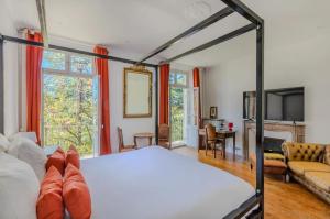 Suite La Duchesse - SPA-JACUZZI - MASSAGE- SAUNA - 4 SAISONS - Piscine chauffée Toute lannée - 800m centre ville