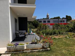 Tina Little Paradise