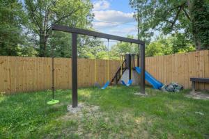 Family Fun! 2 Story Oasis and Pup Retreat Near RVA!