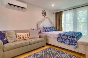 Walk to Beach and Lighthouse Oak Bluffs Studio!