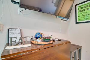 Walk to Beach and Lighthouse Oak Bluffs Studio!