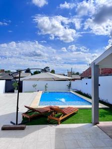 Casa con Piscina y quincho Adonai