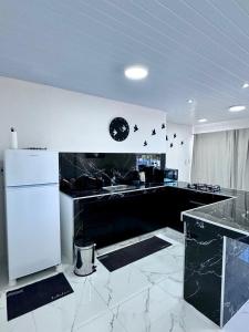 Casa con Piscina y quincho Adonai